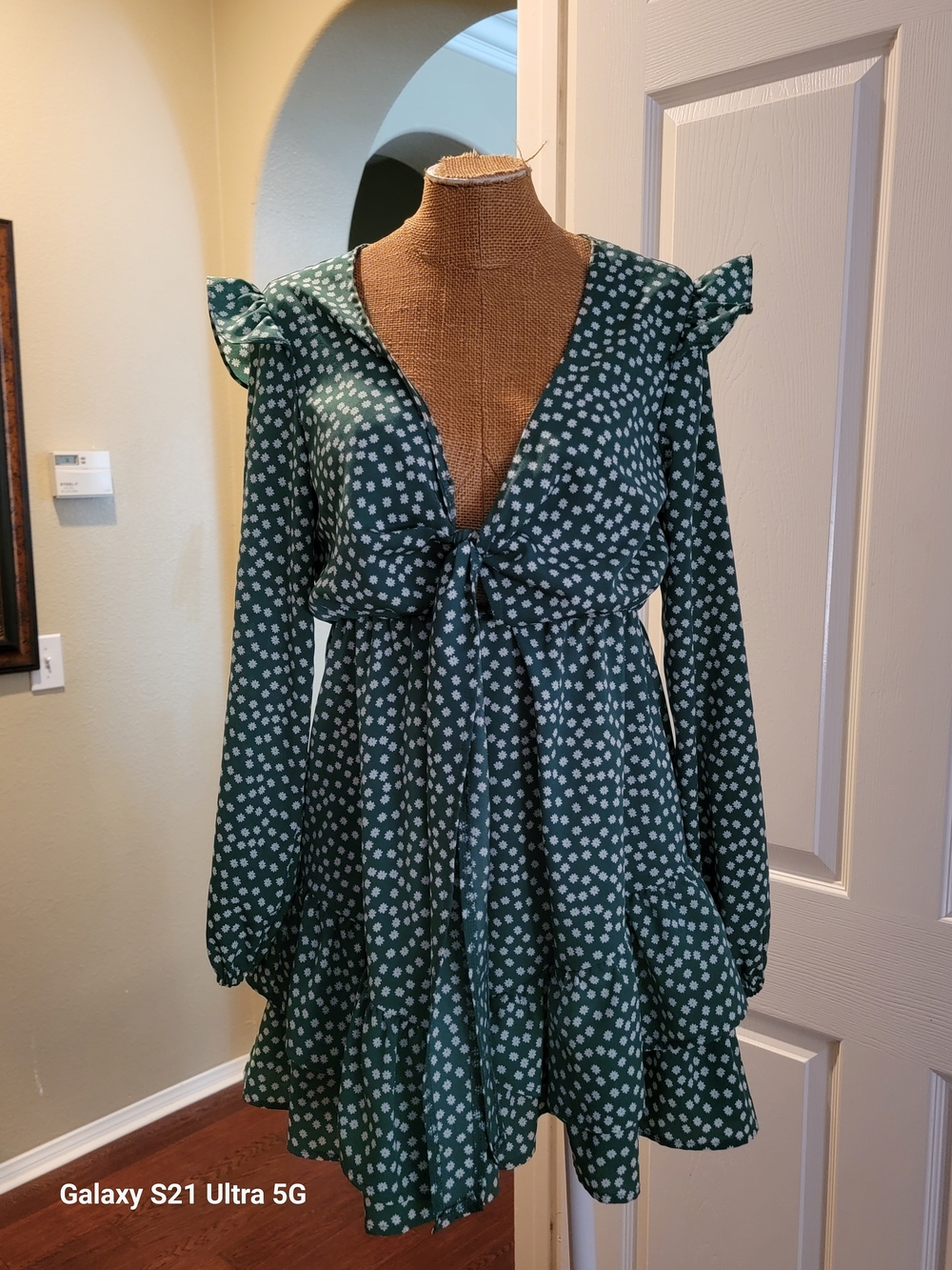 Stellah                                  Green Flower Dot Tie-Front Mini Dress